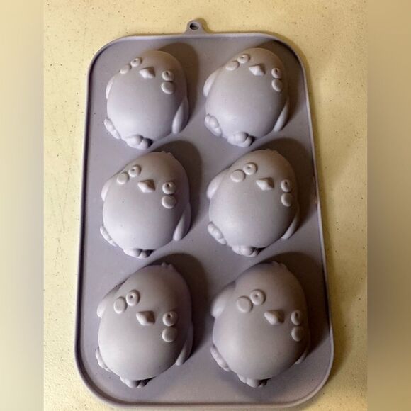 Three silicone Easter baking molds - Picture 5 of 5